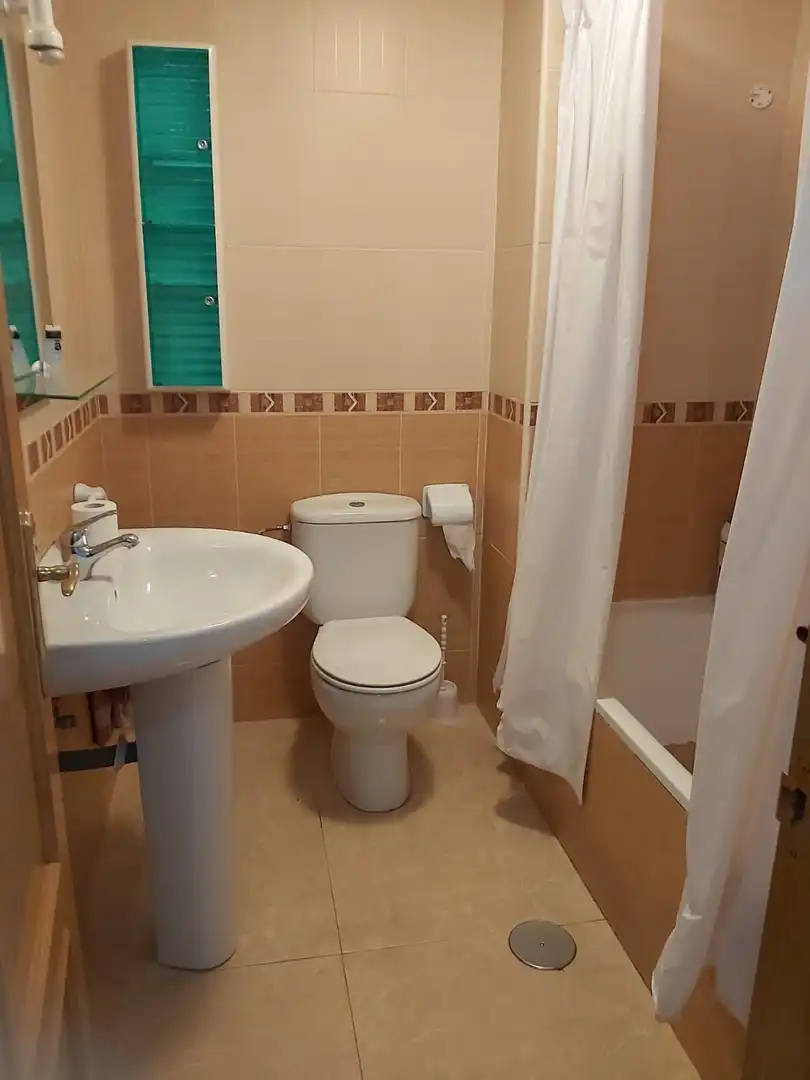 Baño de Piso de alquiler en Villaseca de la Sagra con Aire acondicionado, Calefacción y Amueblado