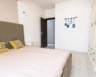 Dormitori de Apartament de lloguer en Bilbao  amb Aire condicionat i Balcó