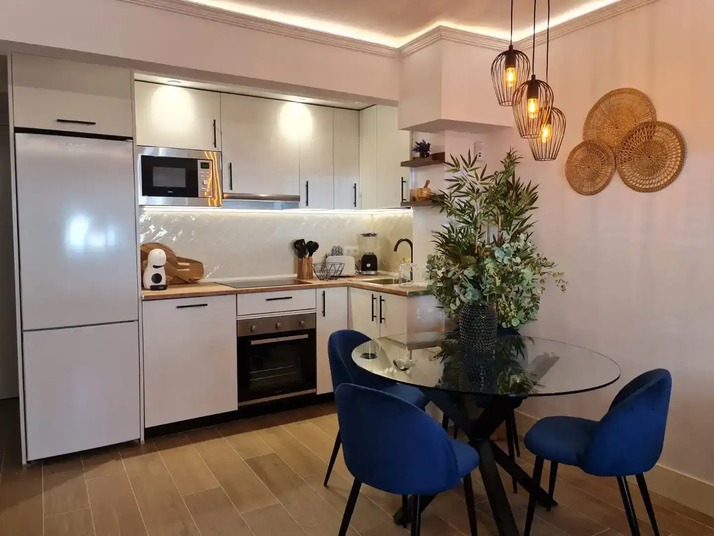 Cuina de Apartament per a compartir en Madrid amb Aire condicionat, Parquet i Moblat