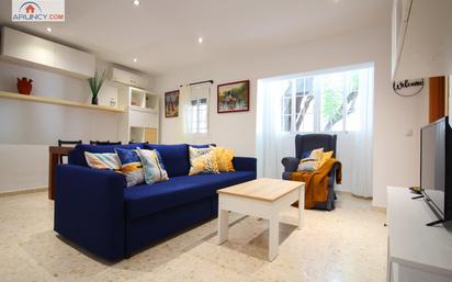 Living room of Flat for sale in  Sevilla Capital  with Air Conditioner