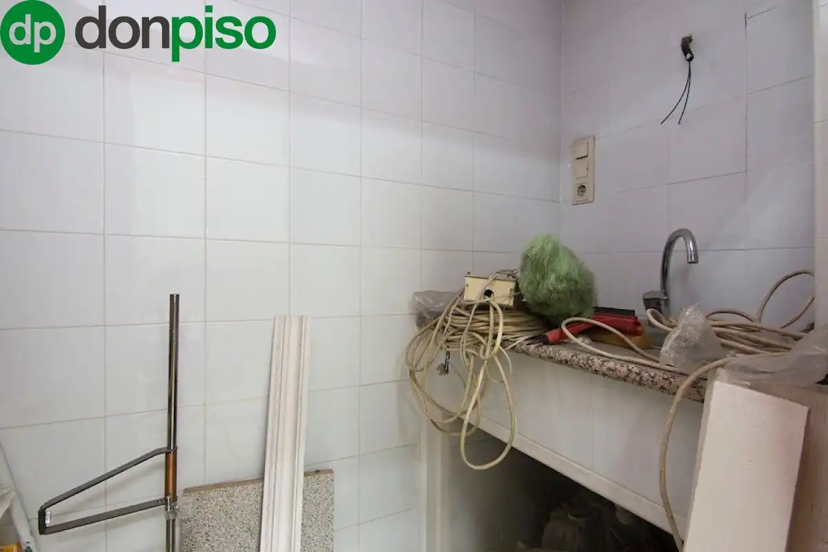 Cocina de Local en venta en Granada con Amueblado