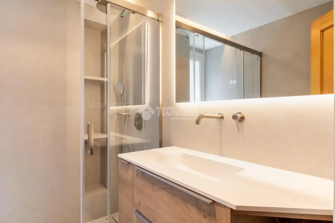 Bathroom of Flat for sale in Majadahonda  with Terrace