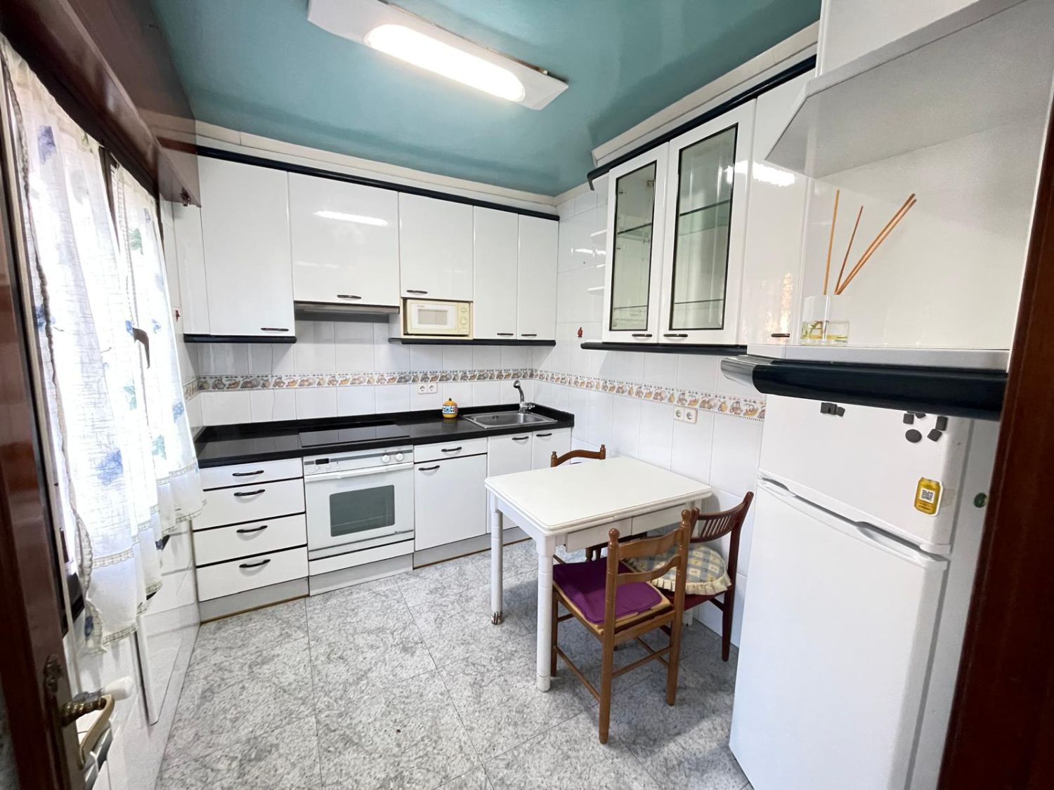 Cocina de Casa adosada de alquiler en Gijón  con Calefacción y Trastero