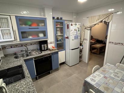 Kitchen of Flat for sale in  Sevilla Capital