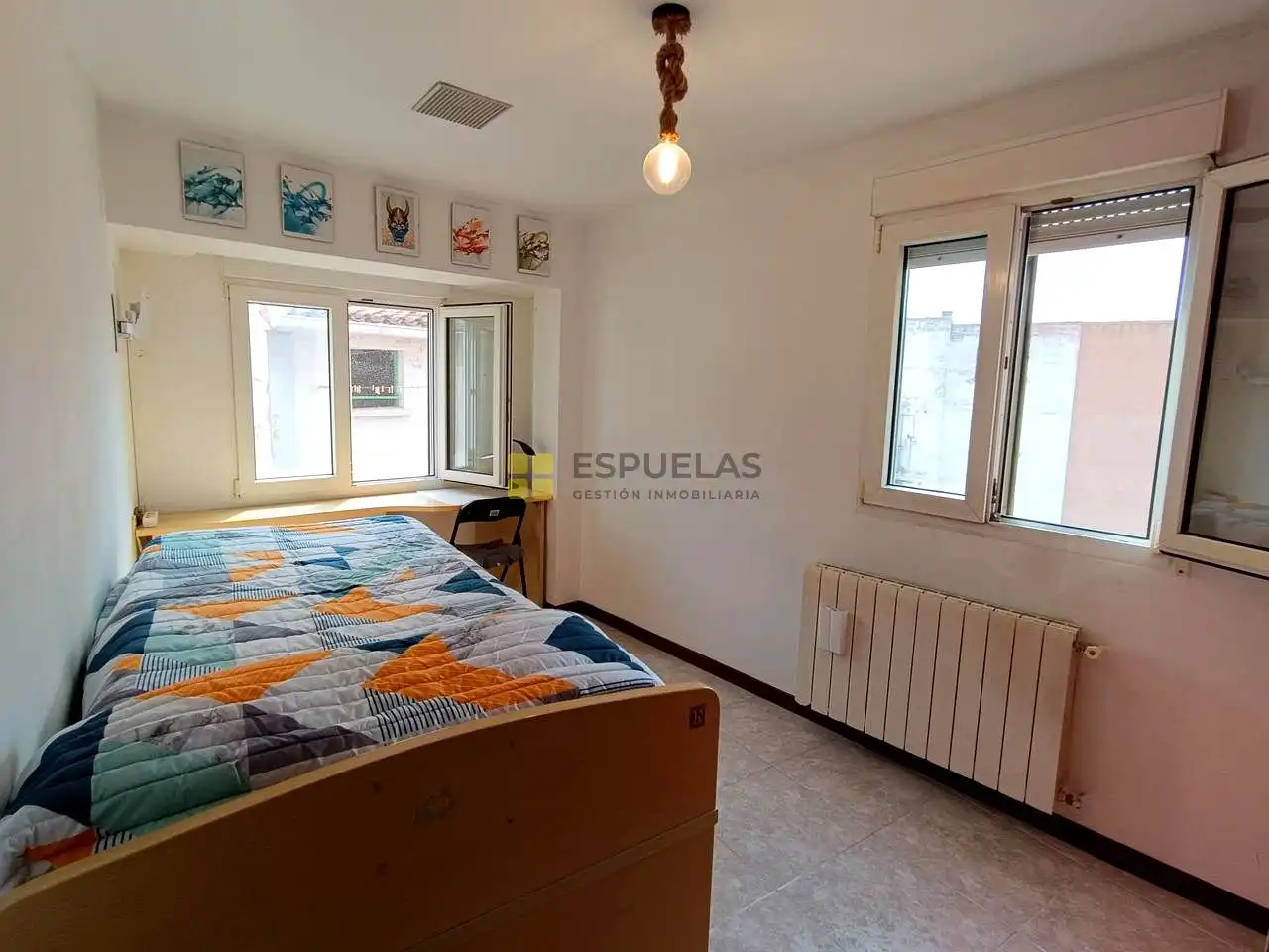 Habitación de Casa adosada en venta en Arnedo con Calefacción y Amueblado