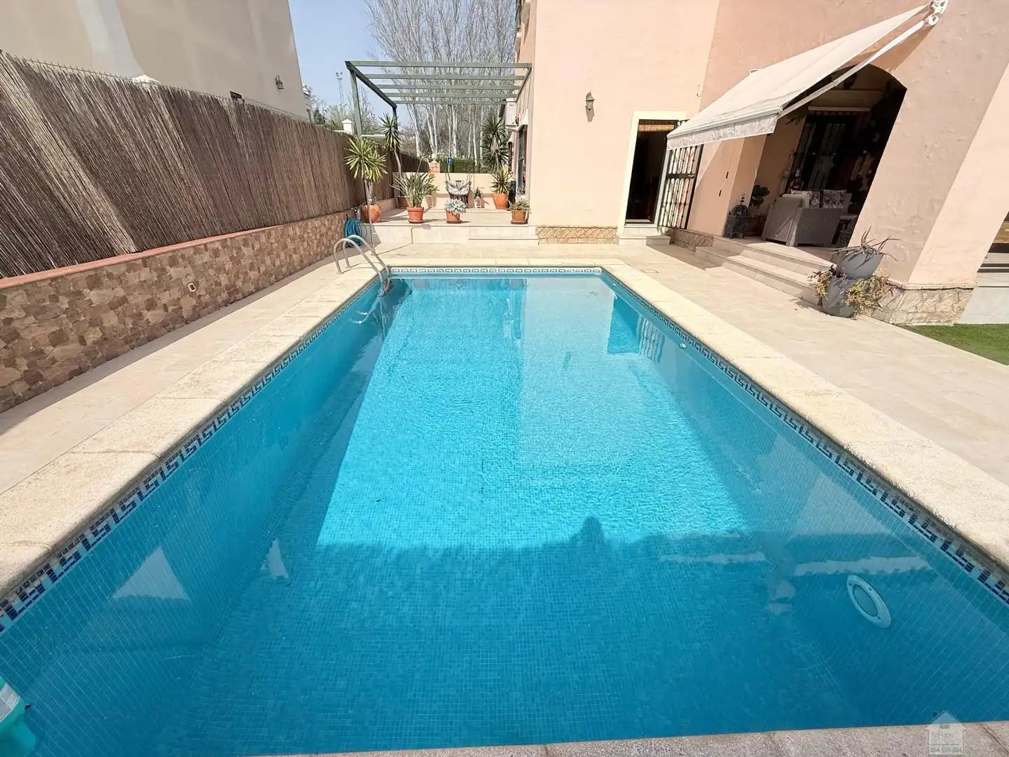 Piscina de Casa o xalet en venda en Montequinto amb Aire condicionat, Calefacció i Parquet