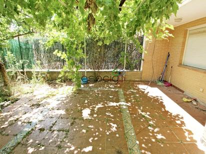 Jardí de Casa adosada en venda en Guadalajara Capital amb Calefacció, Terrassa i Traster