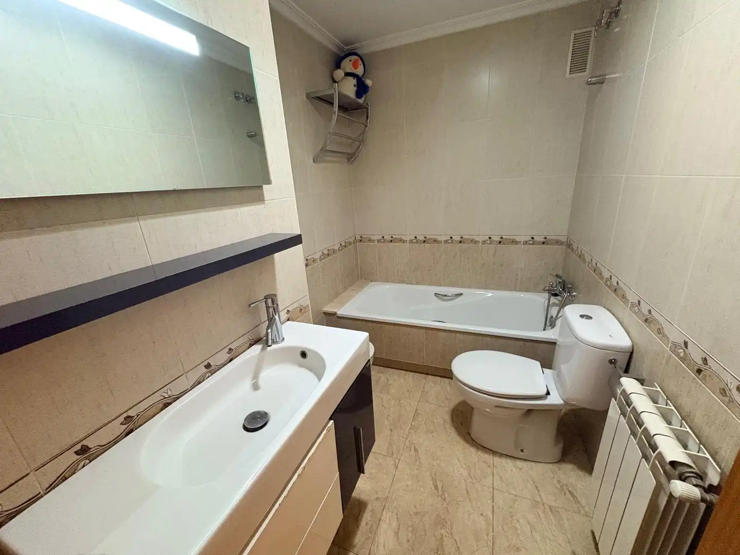 Baño de Piso en venta en Almansa con Aire acondicionado, Calefacción y Jardín privado