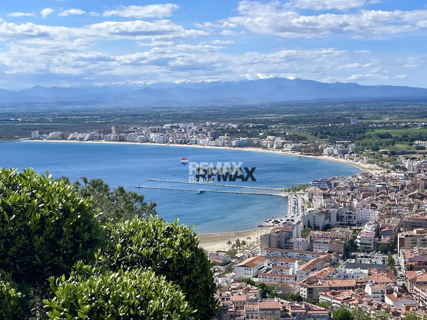 Vista exterior de Casa o xalet en venda en Roses amb Aire condicionat, Calefacció i Jardí privat