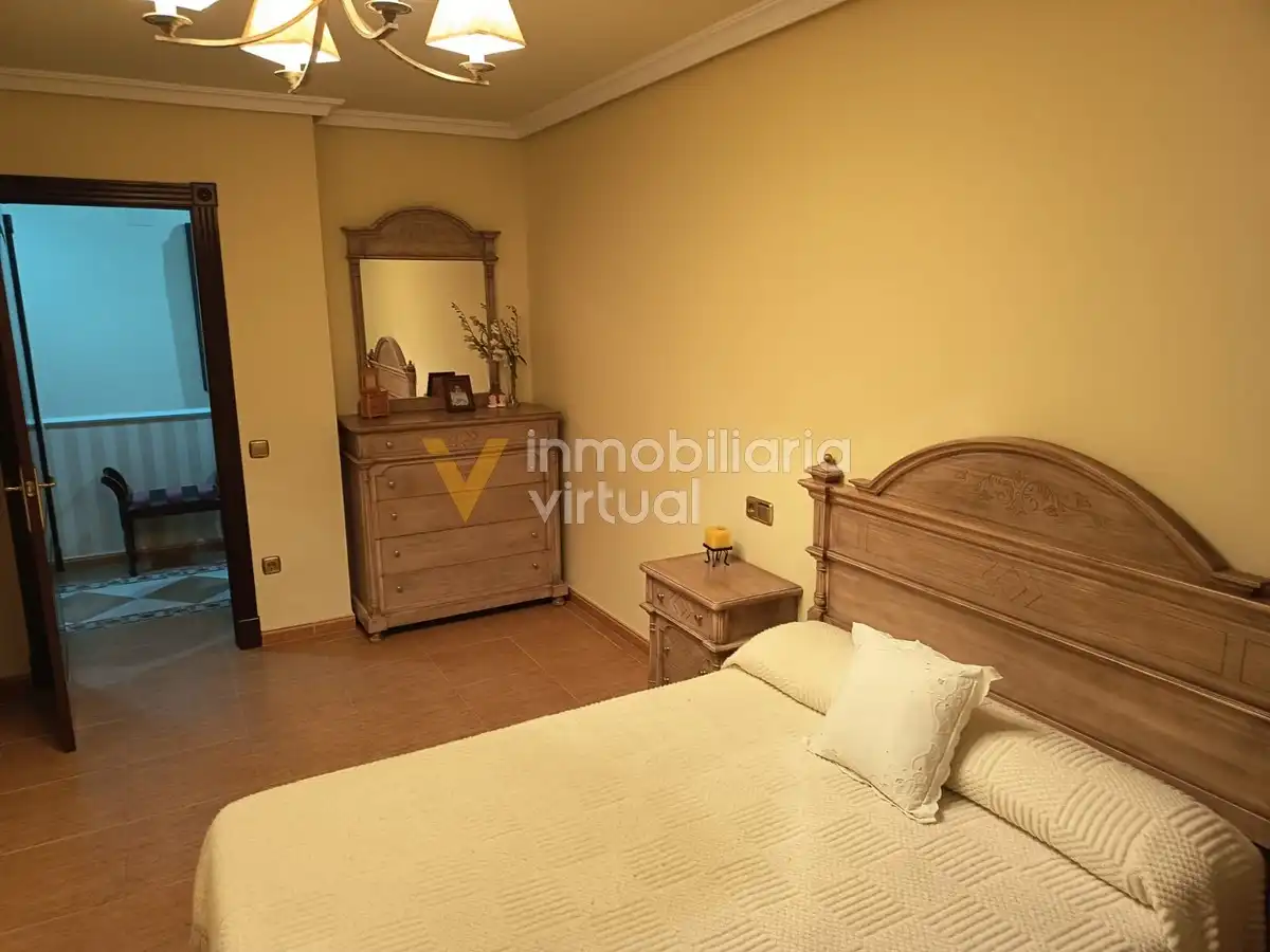 Habitación de Casa o chalet en venta en Lucena con Piscina y Amueblado