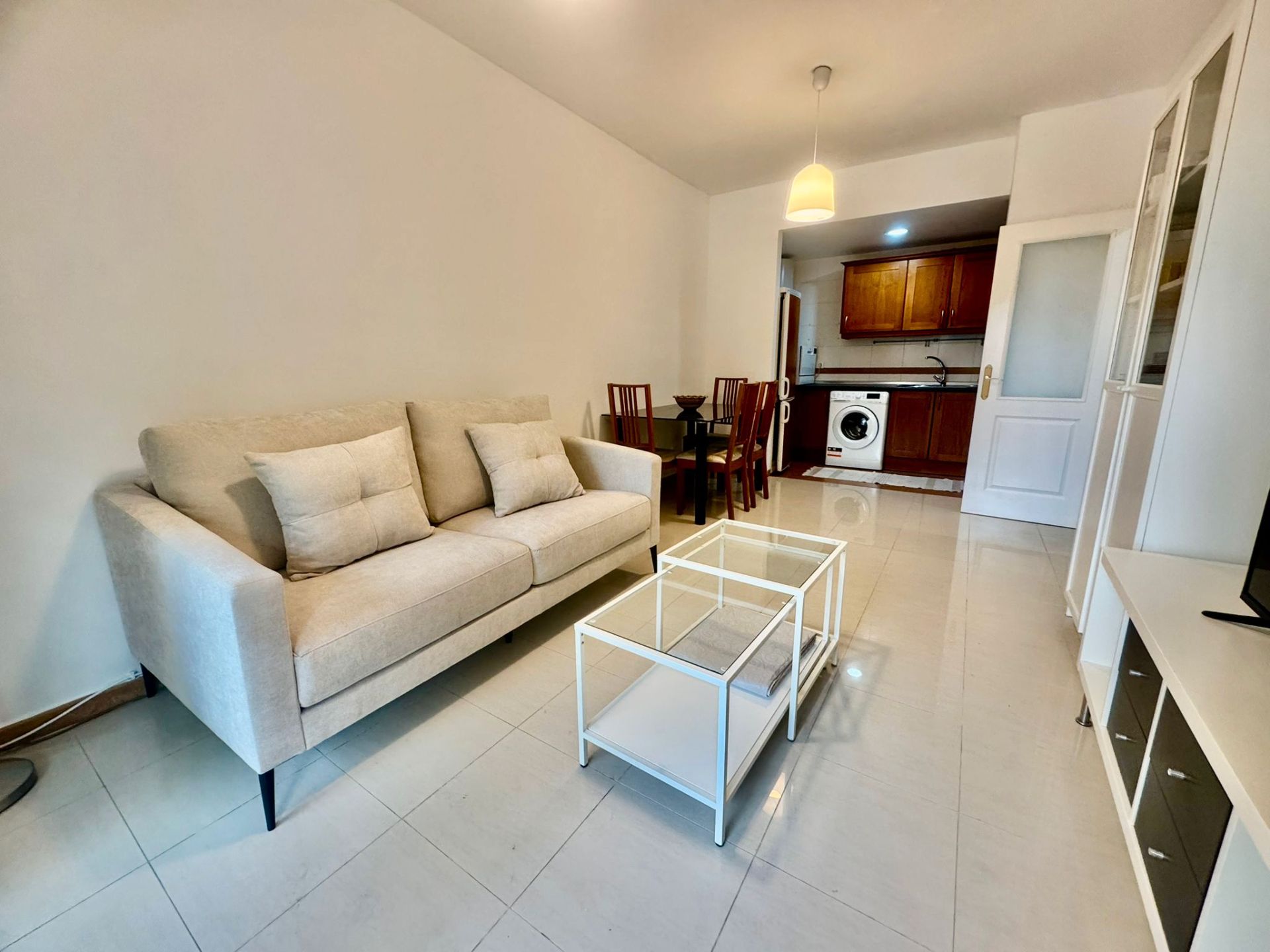 Sala d'estar de Pis en venda en Fuengirola amb Aire condicionat, Terrassa i Moblat