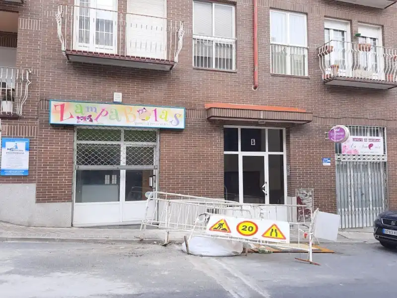 Vista exterior de Local de alquiler en El Espinar con Calefacción