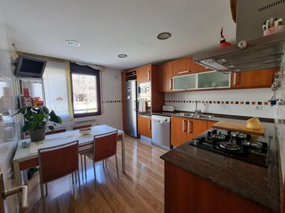 Cuina de Casa adosada en venda en Valls amb Calefacció, Jardí privat i Parquet
