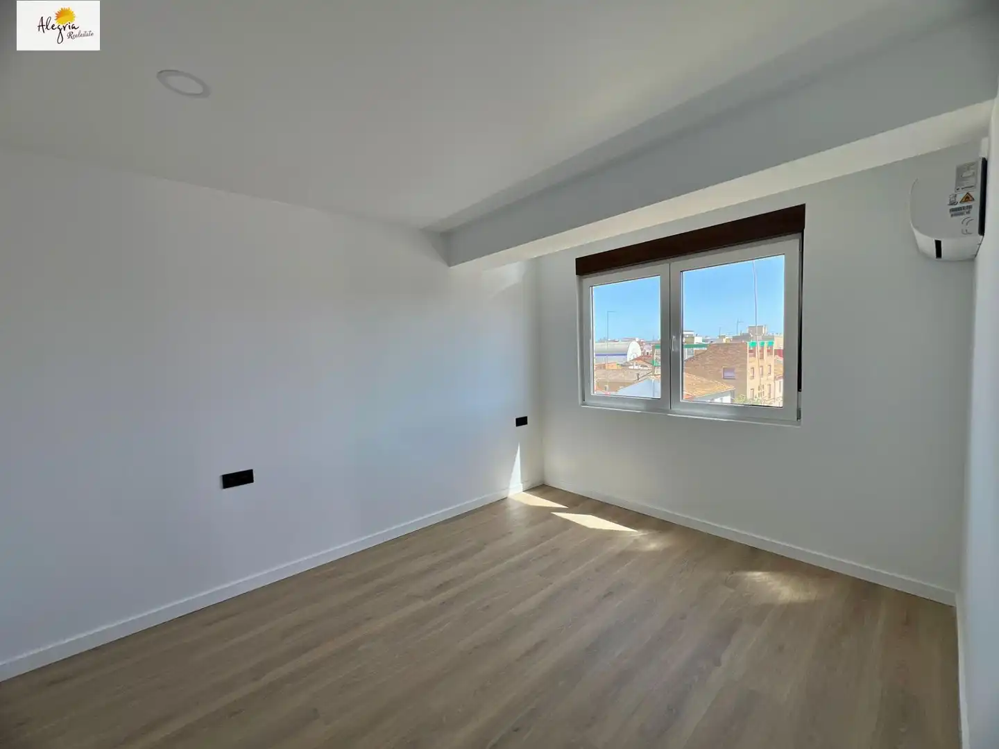Habitación de Ático en venta en Picanya con Calefacción, Terraza y Balcón