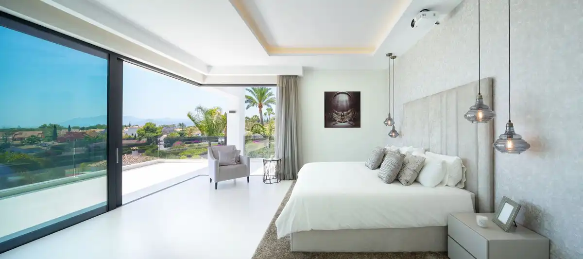 Dormitori de Casa o xalet en venda en Marbella amb Jardí privat, Terrassa i Piscina