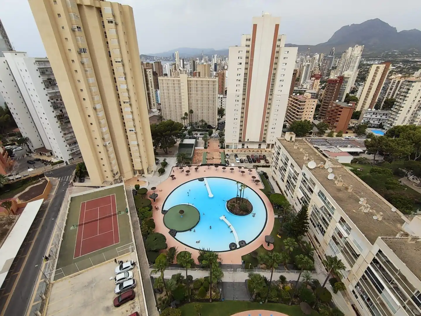 Schwimmbecken von Wohnungen zum Verkauf in Benidorm mit Klimaanlage, Heizung und Privatgarten
