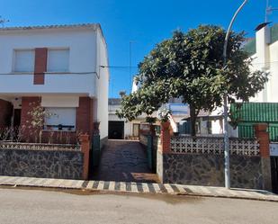 Vista exterior de Casa adosada en venda en Santa Coloma de Farners amb Calefacció, Jardí privat i Terrassa