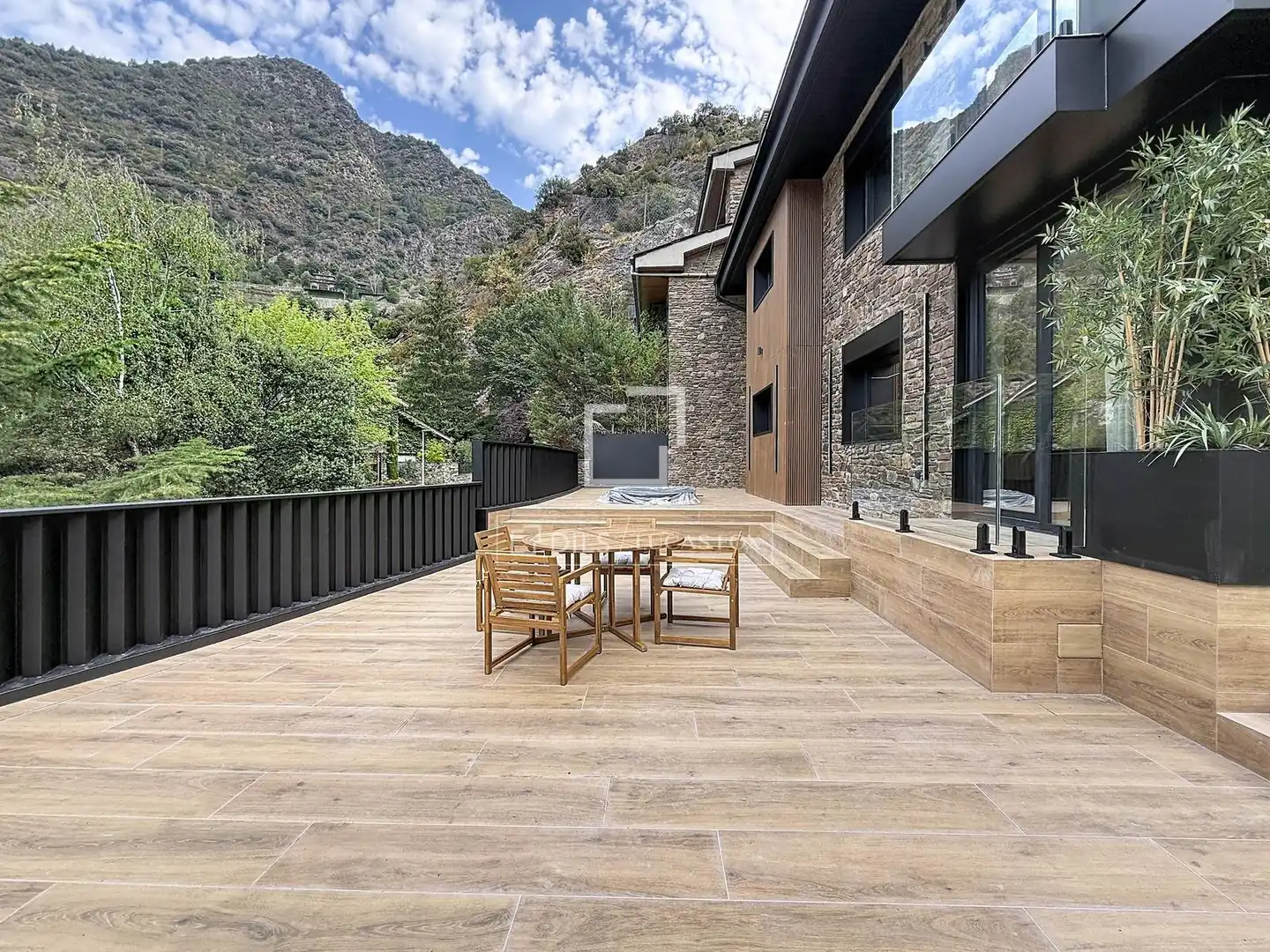 Terrassa de Casa o xalet en venda en Madrid amb Calefacció, Jardí privat i Parquet