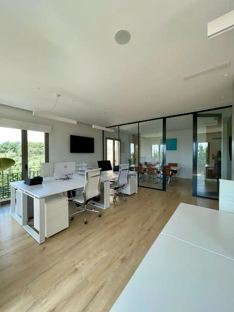 Office for sale in Marbella  with Air Conditioner and Furnished
