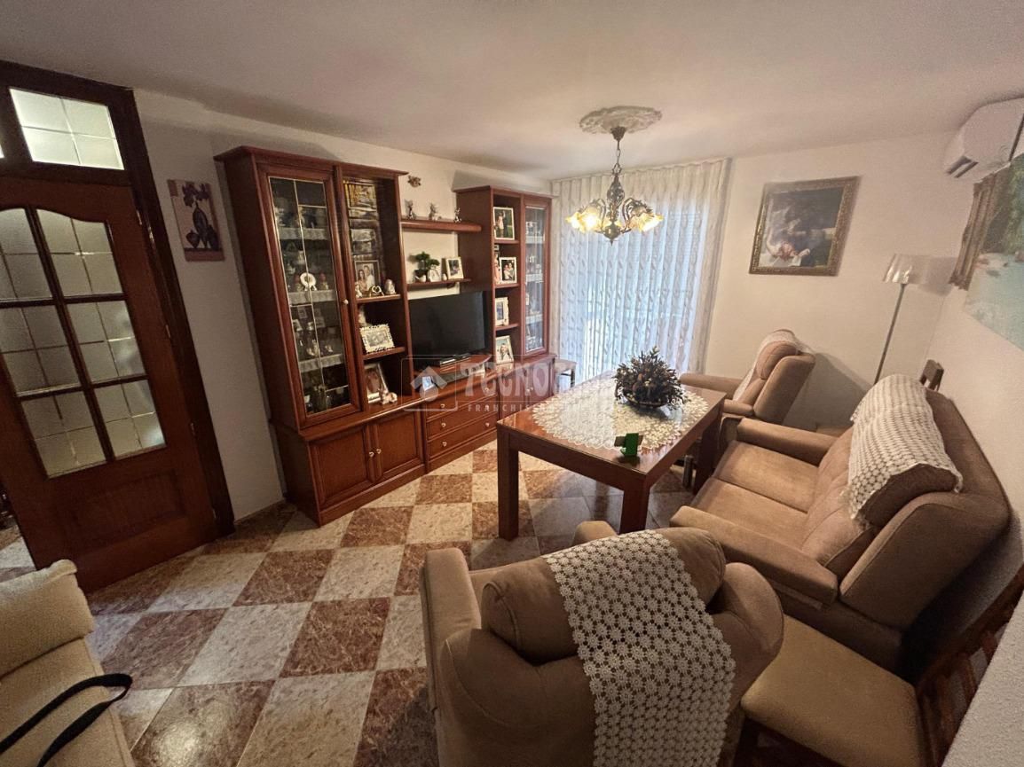 Sala d'estar de Pis en venda en Lucena amb Aire condicionat i Calefacció