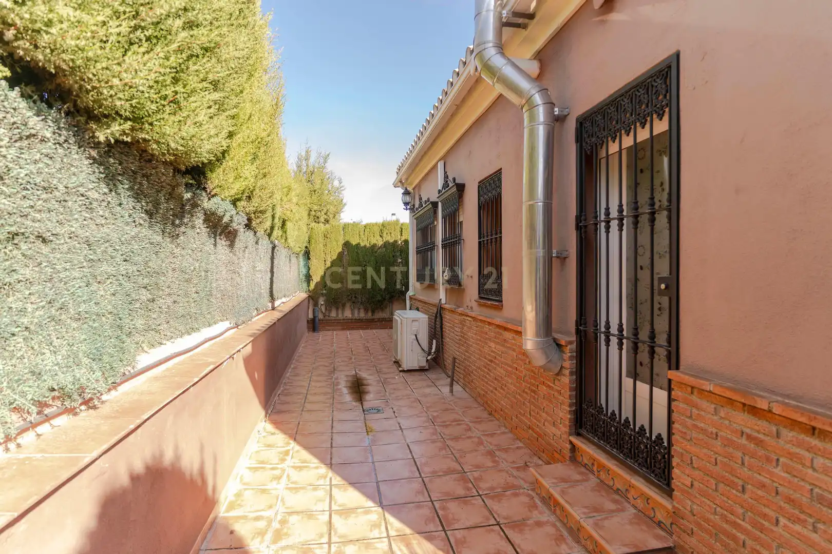 Vista exterior de Casa o xalet en venda en Albolote amb Aire condicionat, Traster i Piscina