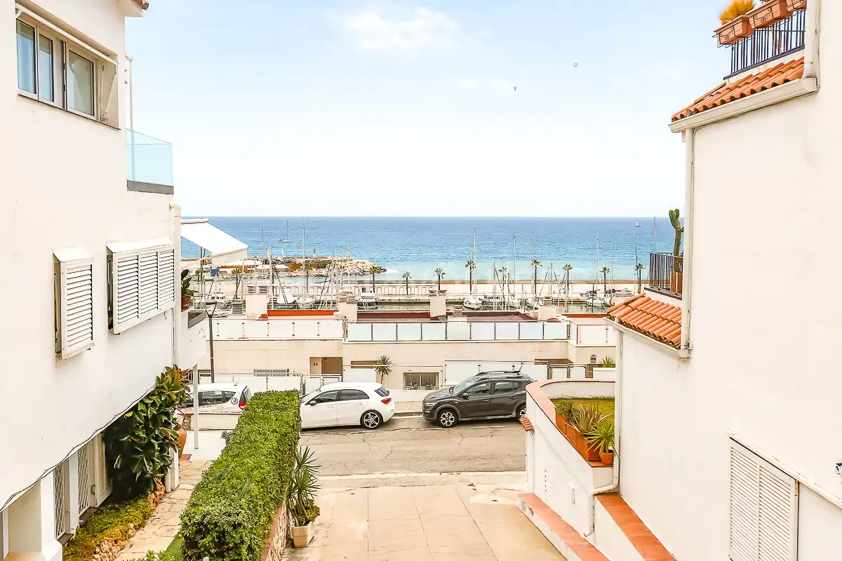 Außenansicht von Wohnung zur Miete in Sitges mit Klimaanlage, Heizung und Schwimmbad