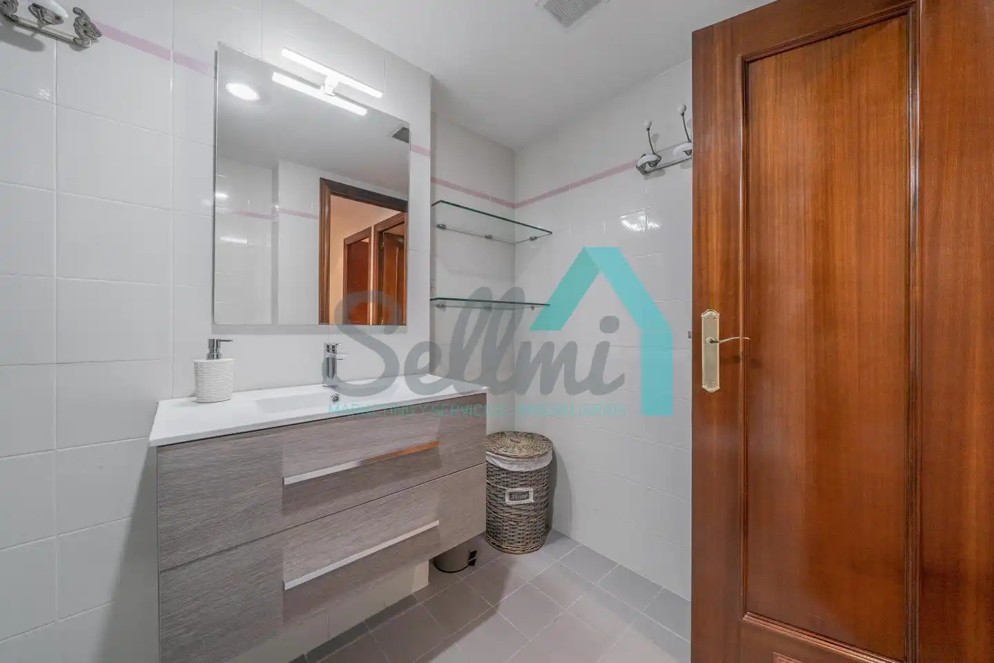 Baño de Planta baja de alquiler en Oviedo  con Calefacción, Parquet y Amueblado