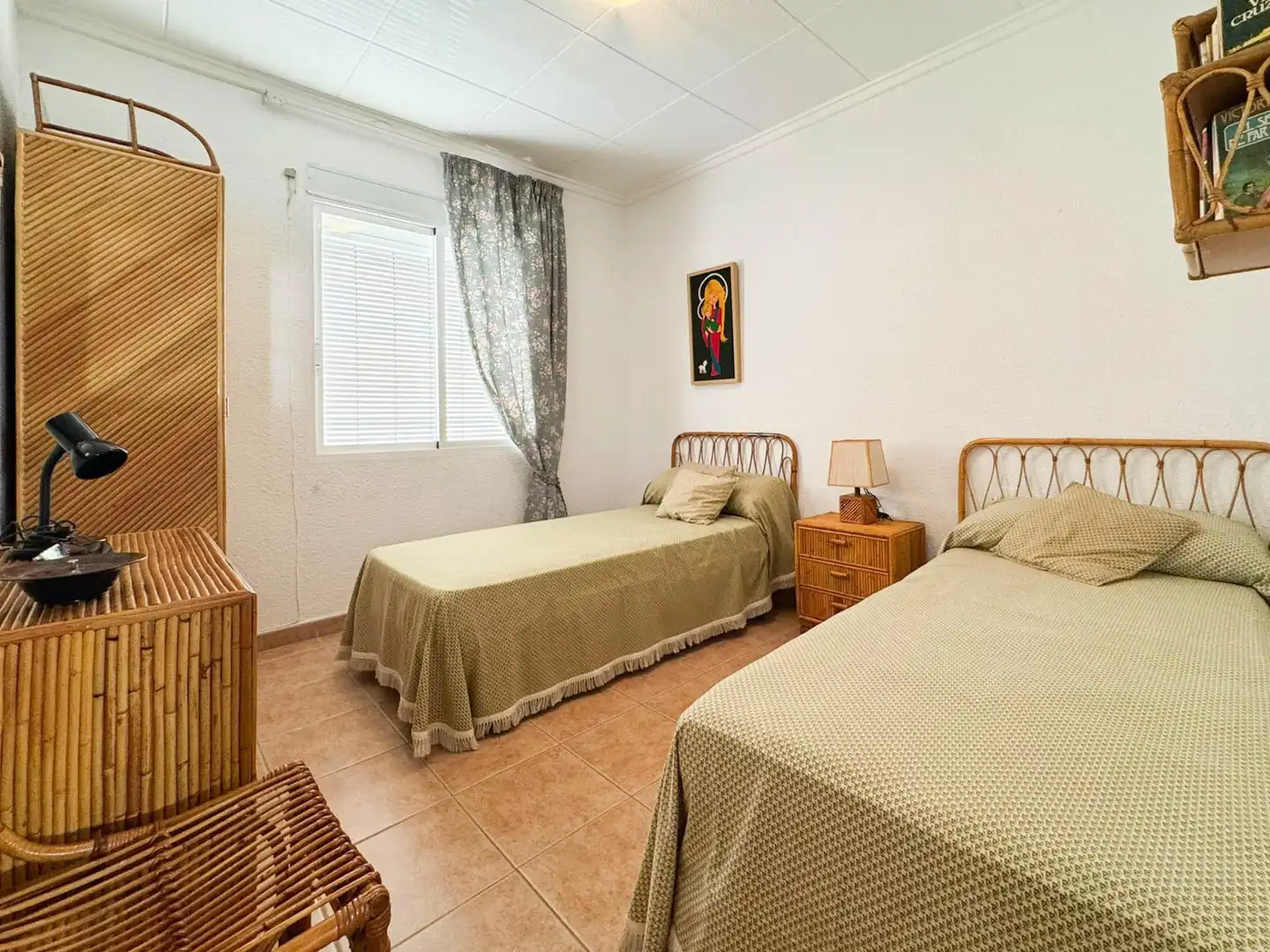 Habitación de Apartamento de alquiler en Santa Pola con Terraza, Amueblado y Balcón