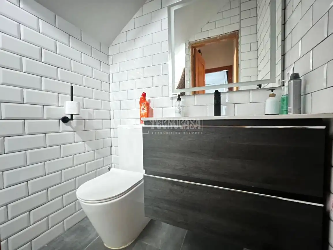 Baño de Casa adosada en venta en Las Herencias con Calefacción, Piscina y Amueblado