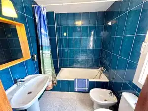 Bany de Casa adosada de lloguer en Almuñécar amb Terrassa, Moblat i Balcó