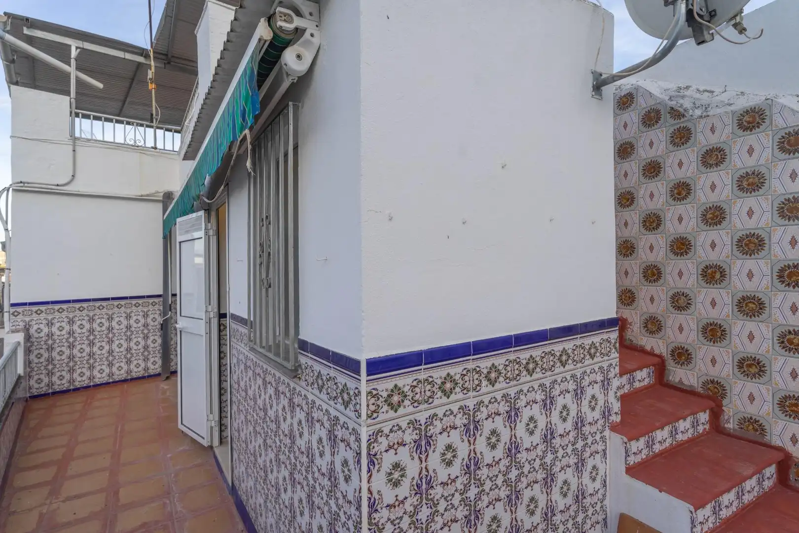 Vista exterior de Casa adosada en venda en Coín amb Terrassa