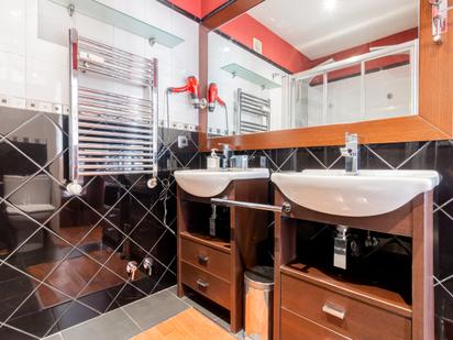 Bathroom of Flat for sale in  Madrid Capital  with Heating