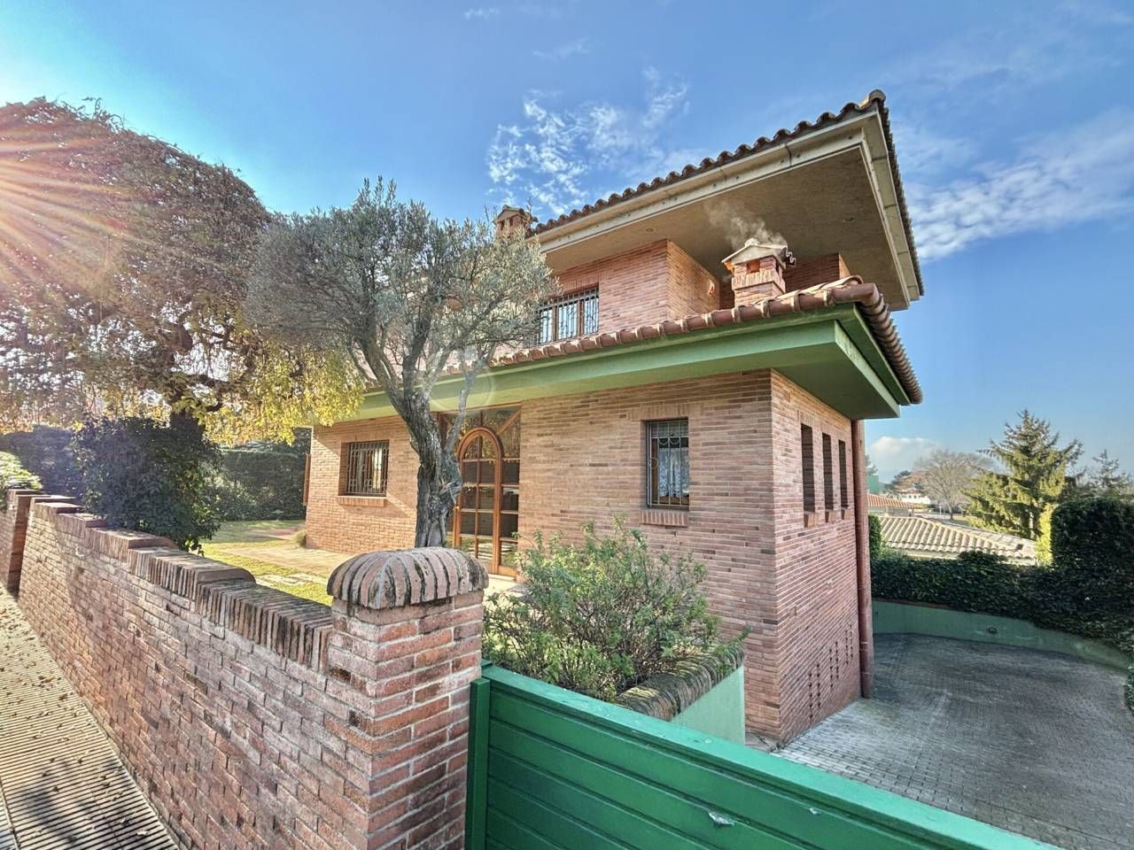Vista exterior de Casa o xalet en venda en Girona Capital amb Calefacció, Jardí privat i Parquet