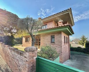 Vista exterior de Casa o xalet en venda en Girona Capital amb Calefacció, Jardí privat i Parquet