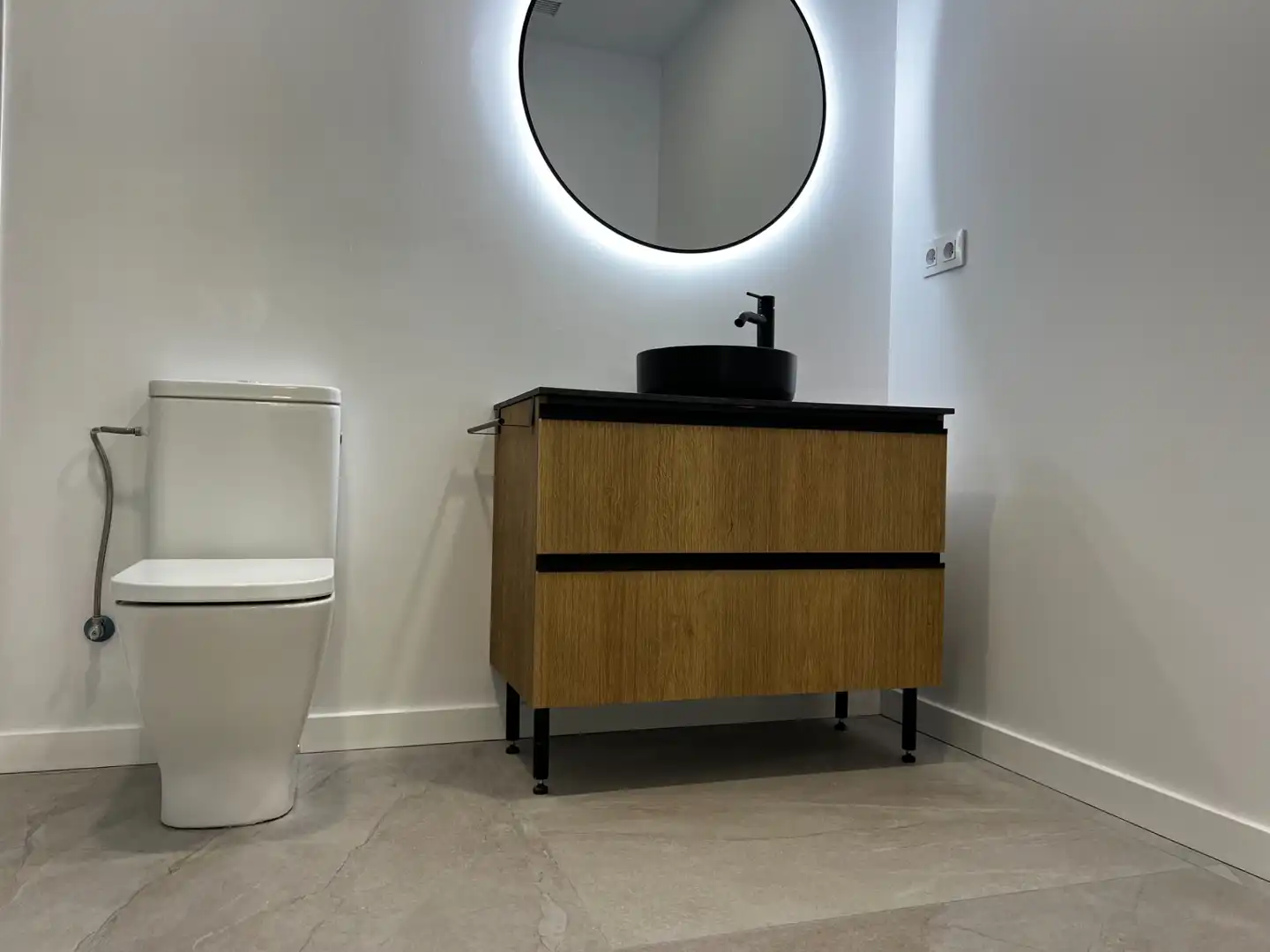 Bathroom of Ground floor for sale in Badalona  with Parquet flooring, Oven and Alarm