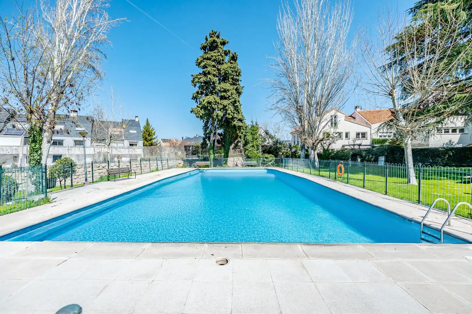 Piscina de Casa adosada en venda en Pozuelo de Alarcón amb Aire condicionat, Calefacció i Jardí privat