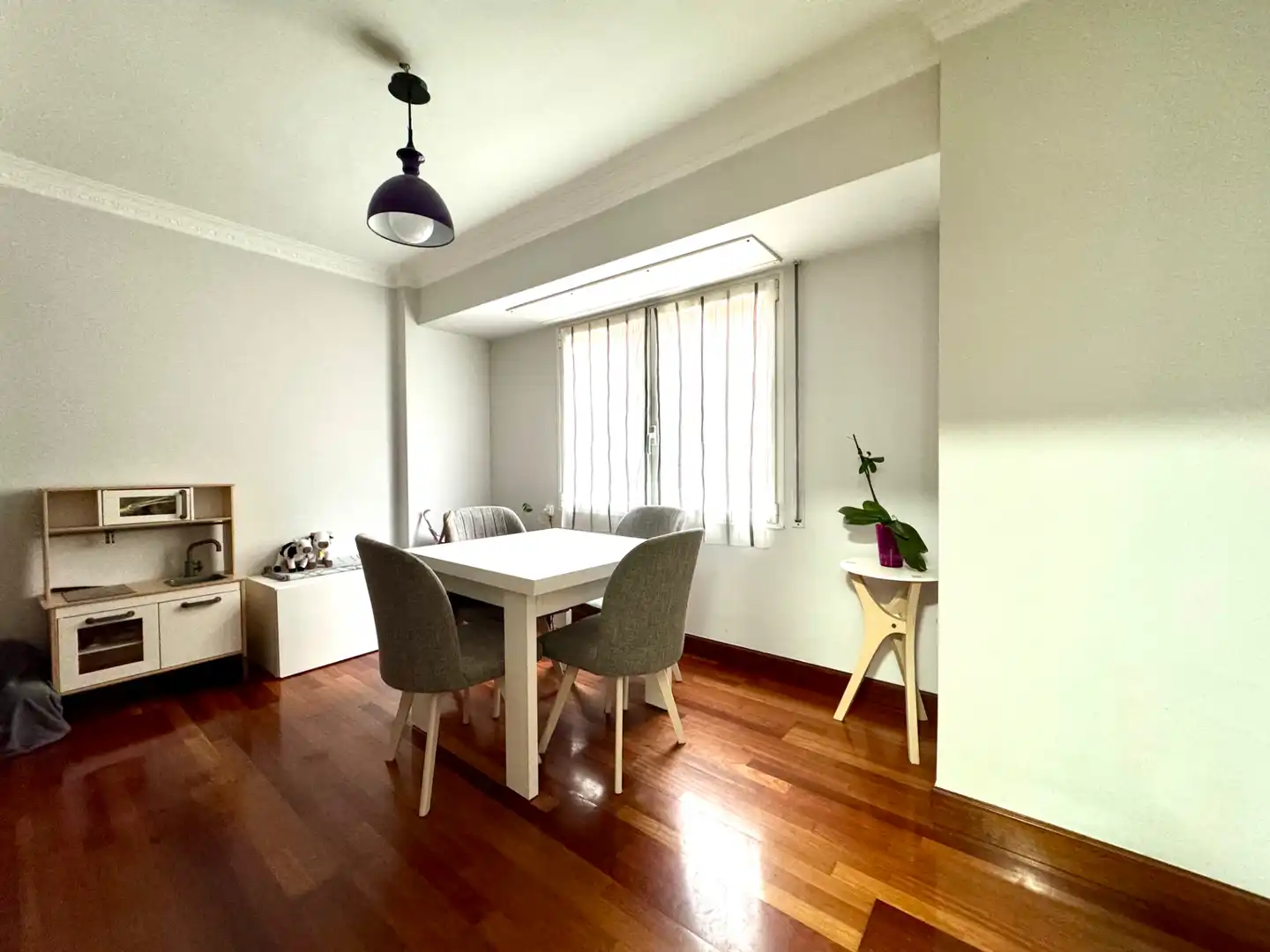 Comedor de Piso en venta en Basauri  con Calefacción, Amueblado y Balcón