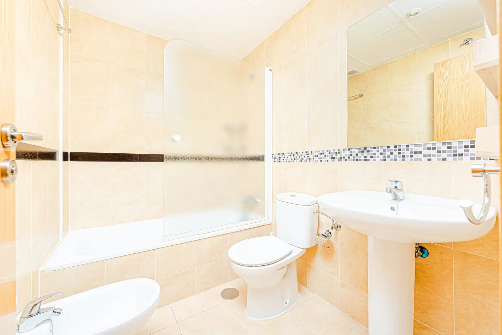 Bathroom of Study for sale in Madrid  with Storage room