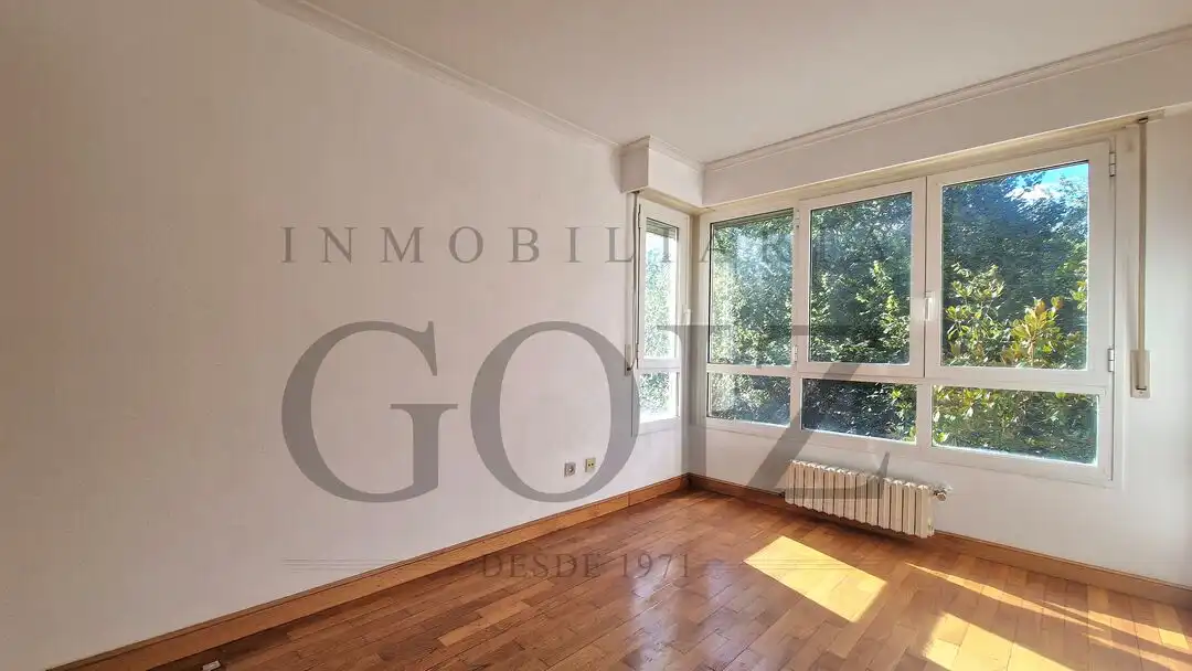 Habitación de Piso en venta en Donostia - San Sebastián  con Calefacción y Balcón