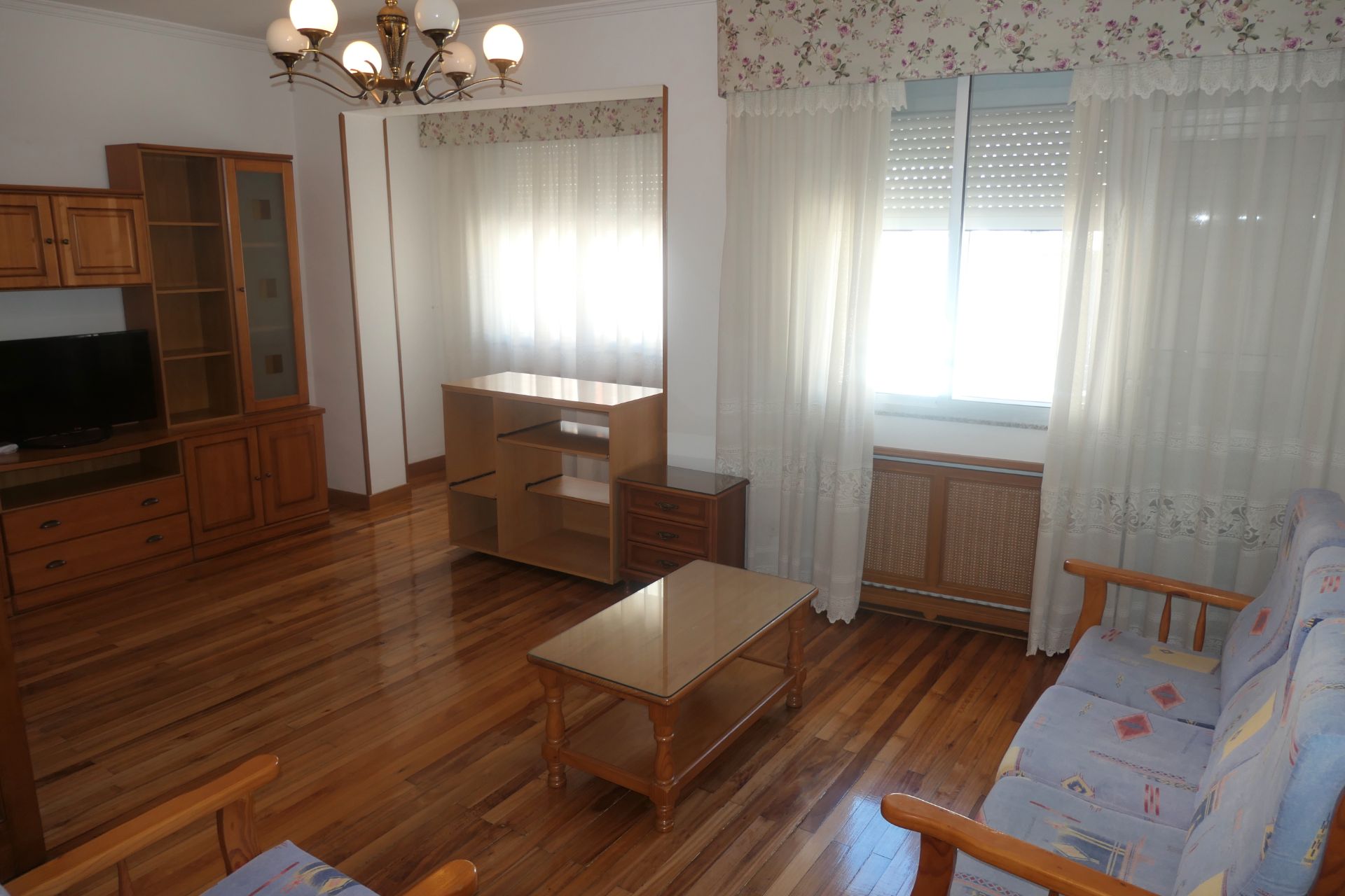 Sala d'estar de Pis en venda en Lugo Capital amb Calefacció, Parquet i Traster