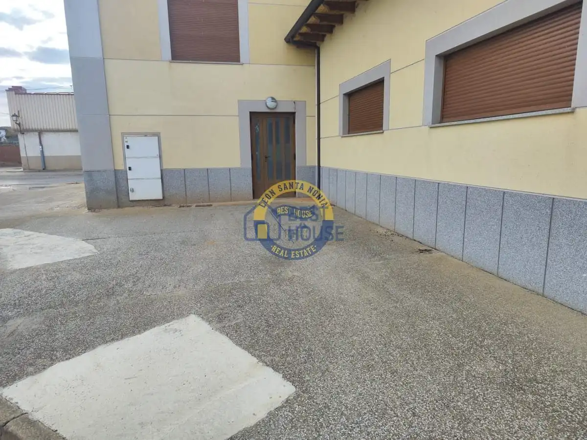Parkplatz von Geschaftsraum zum Verkauf in Villamañán mit Klimaanlage, Parkett und Terrasse