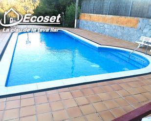 Piscina de Casa adosada en venda en Corbera de Llobregat amb Aire condicionat i Terrassa