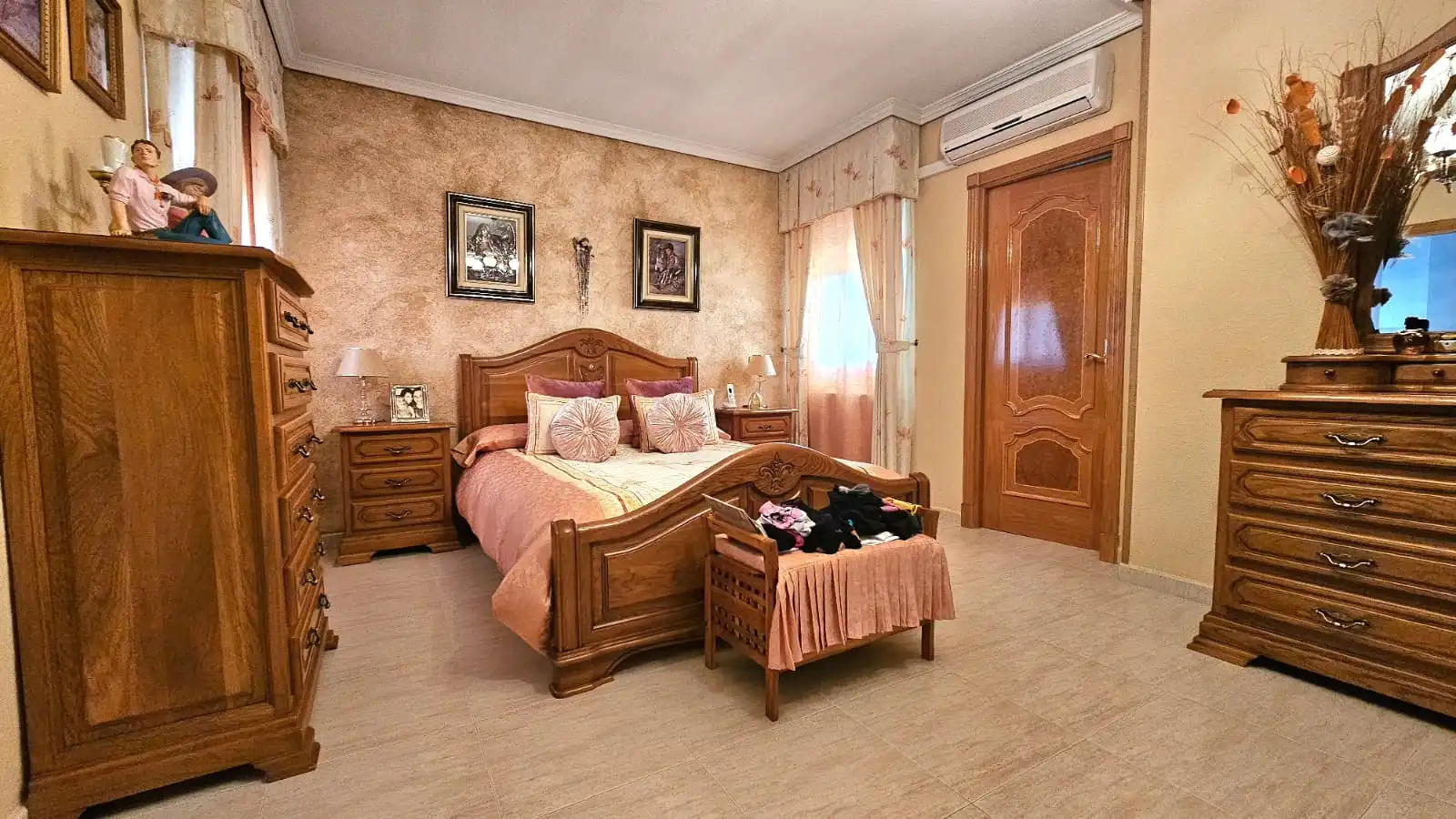 Habitación de Casa adosada en venta en Torrejón de la Calzada con Aire acondicionado, Calefacción y Jardín privado