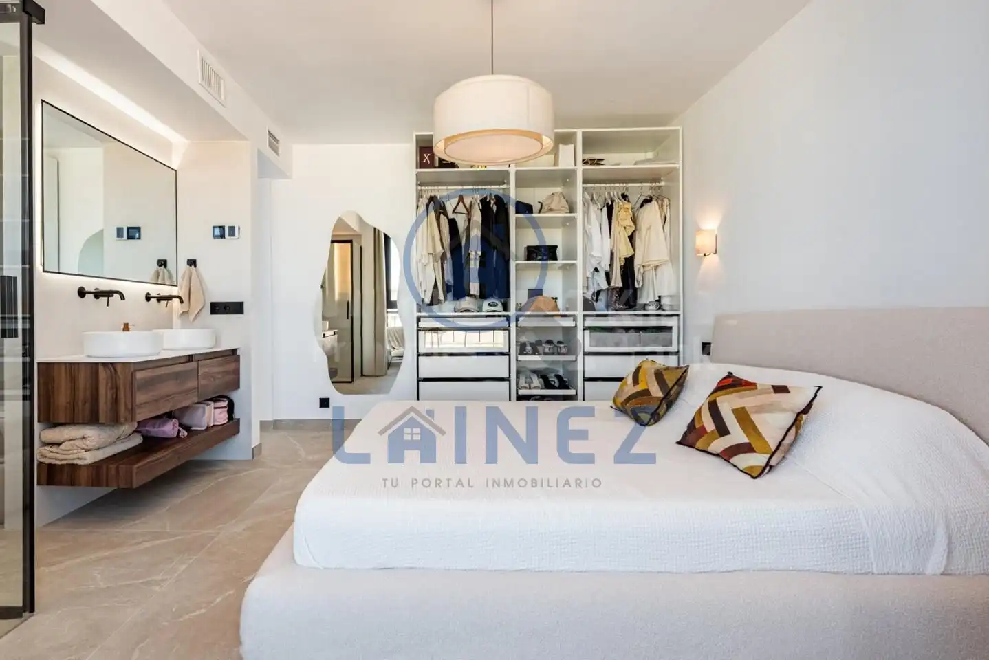 Schlafzimmer von Dachboden zum Verkauf in Marbella mit Klimaanlage, Heizung und Terrasse