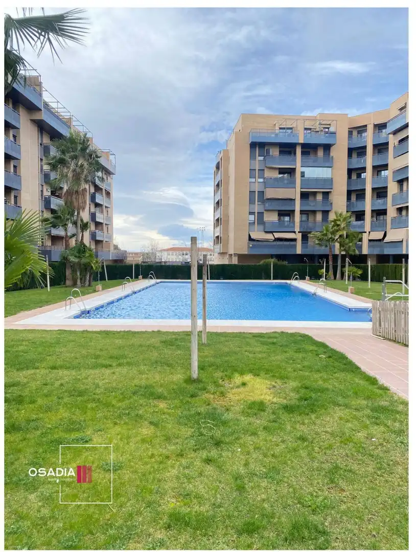 Piscina de Pis en venda en Granada amb Jardí privat, Traster i Piscina comunitària