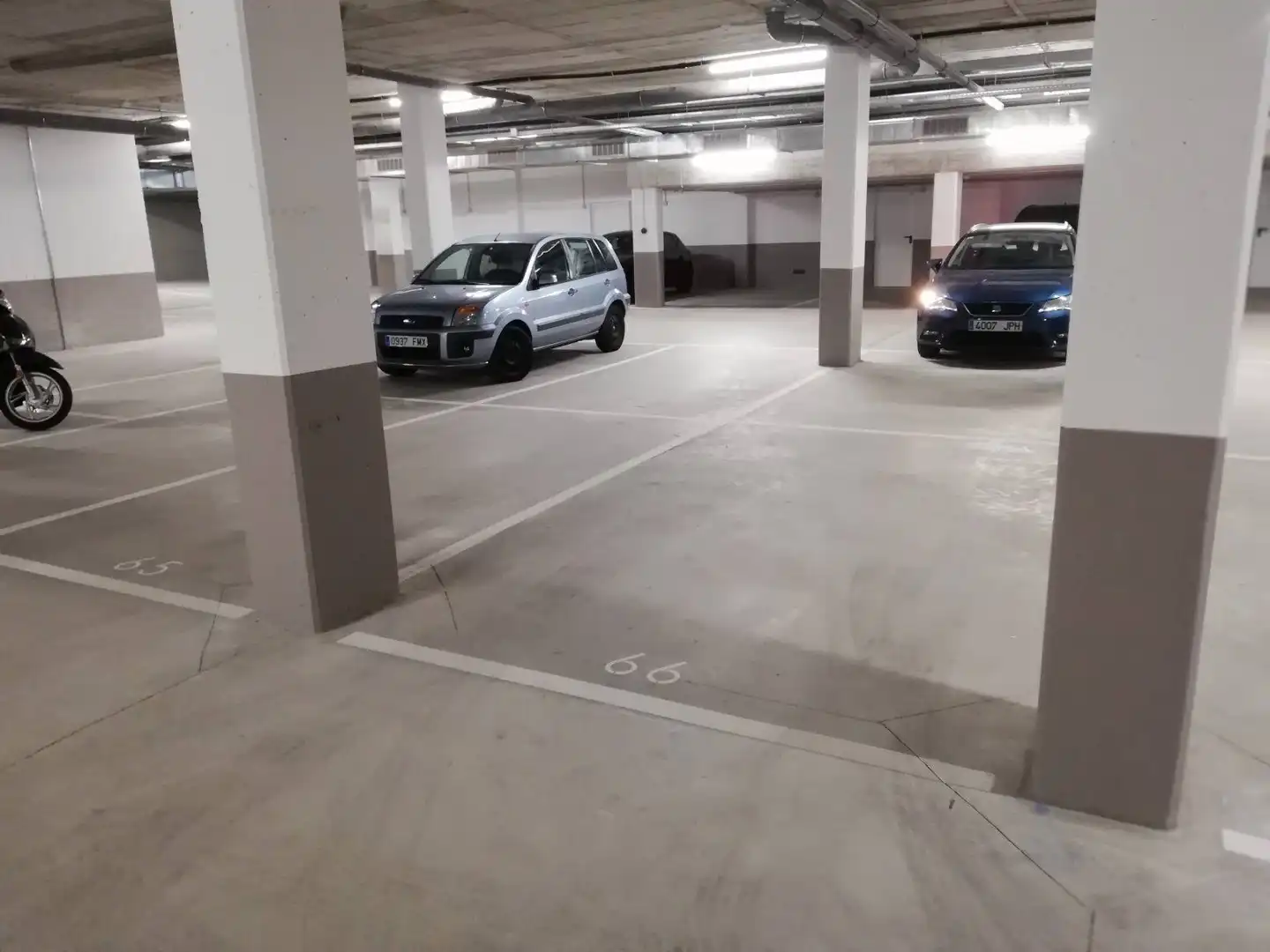 Parking of Flat for rent in L'Hospitalet de Llobregat  with Heating, Parquet flooring and Balcony