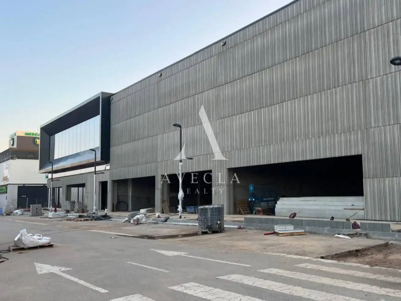 Außenansicht von Fabrikhallen zur Miete in Sabadell