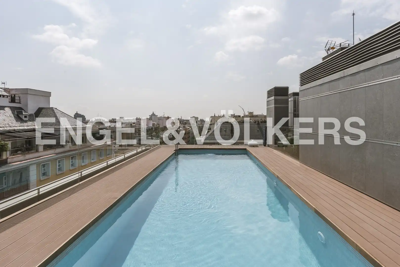 Piscina de Piso de alquiler en Madrid con Aire acondicionado, Calefacción y Trastero