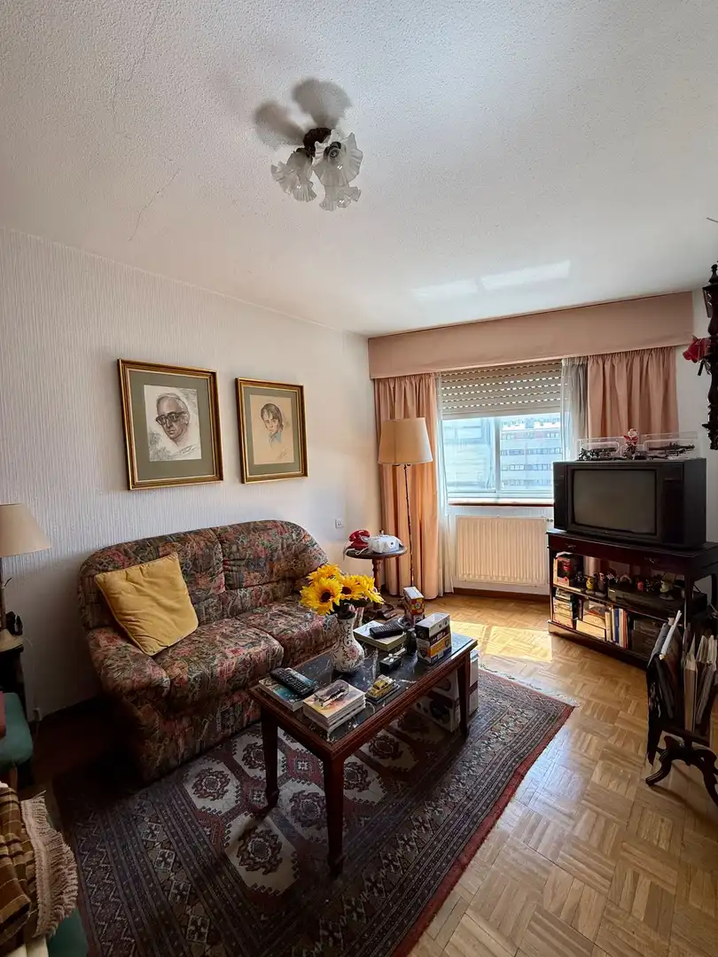 Sala d'estar de Pis en venda en A Coruña Capital  amb Calefacció, Terrassa i Moblat