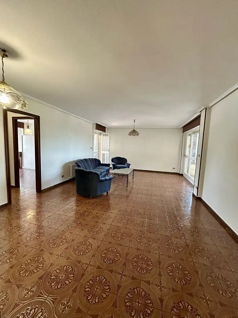 Sala d'estar de Pis en venda en Laredo amb Calefacció i Terrassa